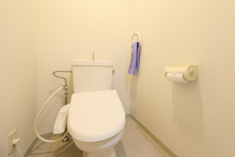 [禁煙] 洋室 (ベッド2台+ソファーベッド2台)/オーシャンビュー 客室5 | 勝浦ヒルトップホテル＆レジデンス