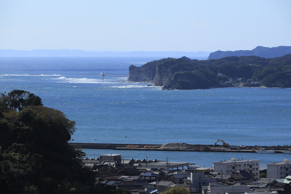 [禁煙] スーペリアルーム (ベッド4台)/オーシャンビュー バルコニーからの眺望0 | 勝浦ヒルトップホテル＆レジデンス