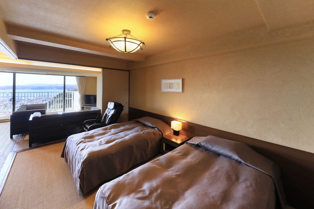 [禁煙] スーペリアルーム (ベッド4台)/オーシャンビュー 客室5 | 勝浦ヒルトップホテル＆レジデンス