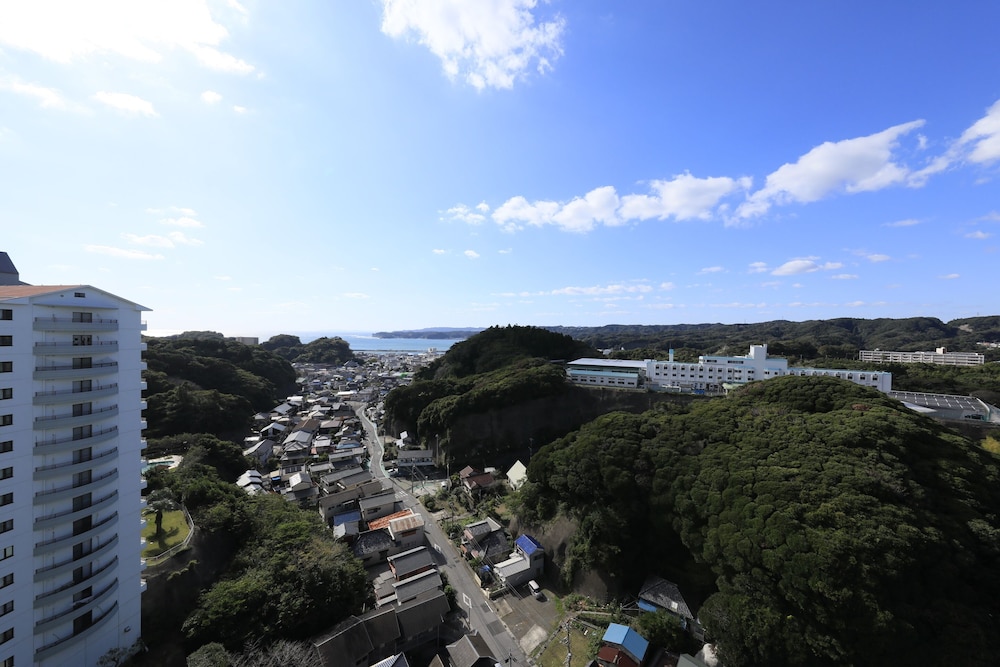 [禁煙] 洋室 (ベッド4台)/オーシャンビュー 客室6 | 勝浦ヒルトップホテル＆レジデンス