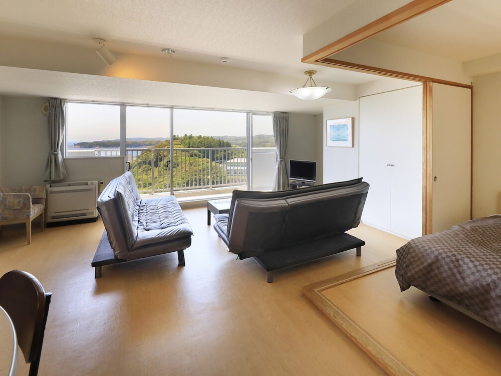 [禁煙] 洋室 (ベッド2台+ソファーベッド2台)/オーシャンビュー | 勝浦ヒルトップホテル＆レジデンス