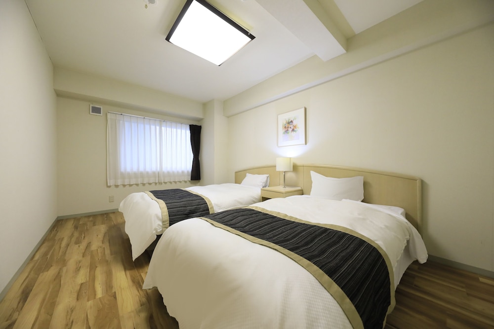 [禁煙] 洋室 (ベッド4台)/オーシャンビュー 客室8 | 勝浦ヒルトップホテル＆レジデンス