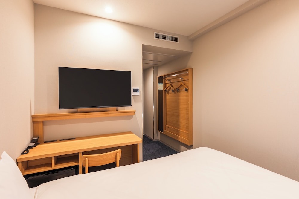 セミダブルルーム ダブルベッド 1 台 喫煙可 (140cm) 客室8 | 相鉄フレッサイン藤沢湘南台