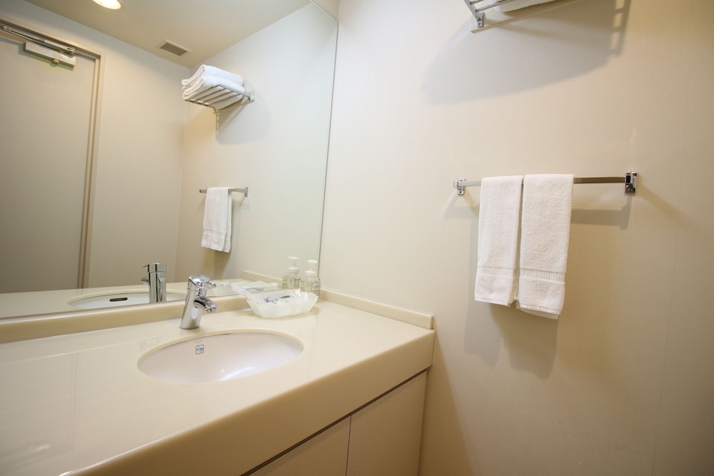 デラックス トリプルルーム（禁煙） バスルーム0 | ホテル法華クラブ大阪