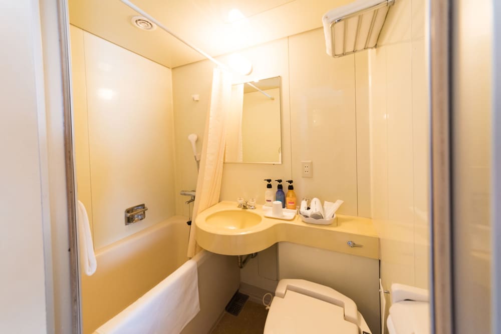 セミダブルルーム 13.5平米 禁煙 (ダブルベッド140cm) バスルーム1 | ダイヤモンド ホテル