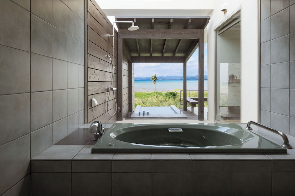 オーシャンビュー・バススイート バスルーム0 | はいむるぶし