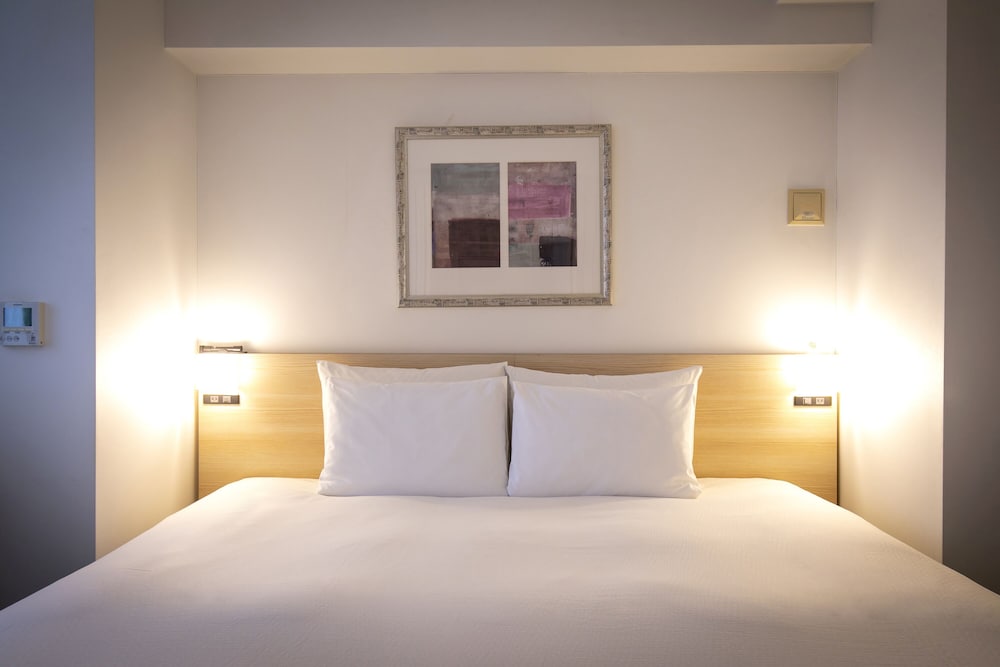 スイート ルーム キングベッド 1 台 喫煙可（電子タバコ専用）（3名利用の場合、エキストラベッド付） 客室1 | レジデンシャルホテル ビーコンテ浅草