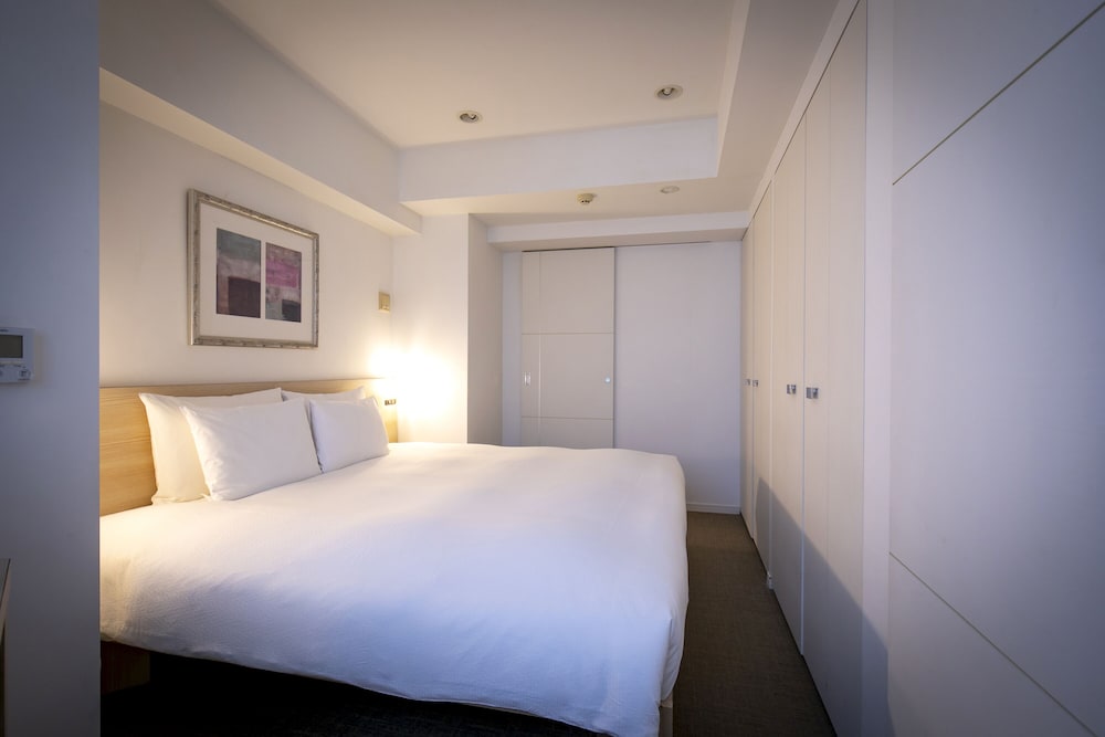 スイート ルーム キングベッド 1 台 喫煙可（電子タバコ専用）（3名利用の場合、エキストラベッド付） 客室4 | レジデンシャルホテル ビーコンテ浅草