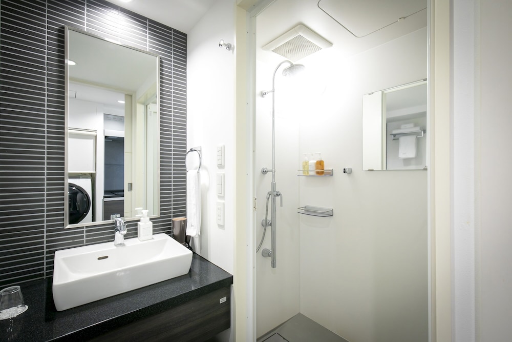 スイート ルーム キングベッド 1 台 喫煙可（電子タバコ専用）（3名利用の場合、エキストラベッド付） バスルーム3 | レジデンシャルホテル ビーコンテ浅草