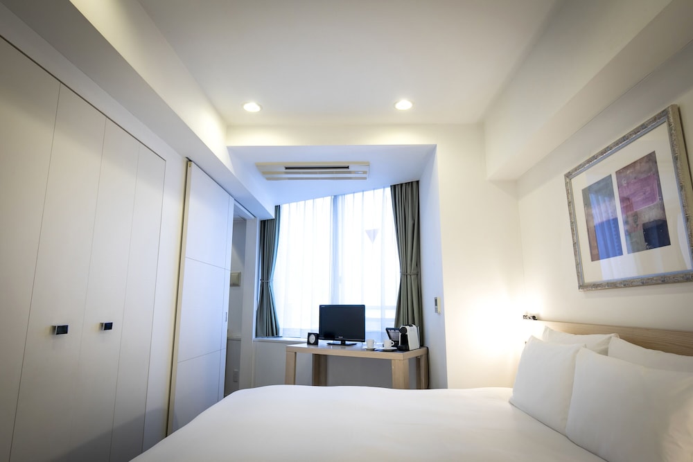 スイート ルーム キングベッド 1 台 喫煙可（電子タバコ専用）（3名利用の場合、エキストラベッド付） 客室3 | レジデンシャルホテル ビーコンテ浅草