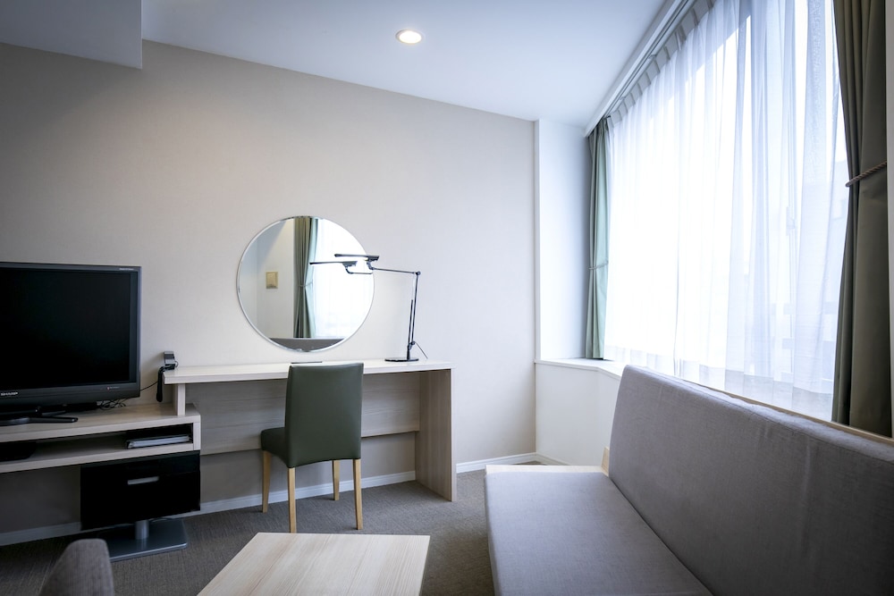 スイート ルーム キングベッド 1 台 喫煙可（電子タバコ専用）（3名利用の場合、エキストラベッド付） 客室2 | レジデンシャルホテル ビーコンテ浅草