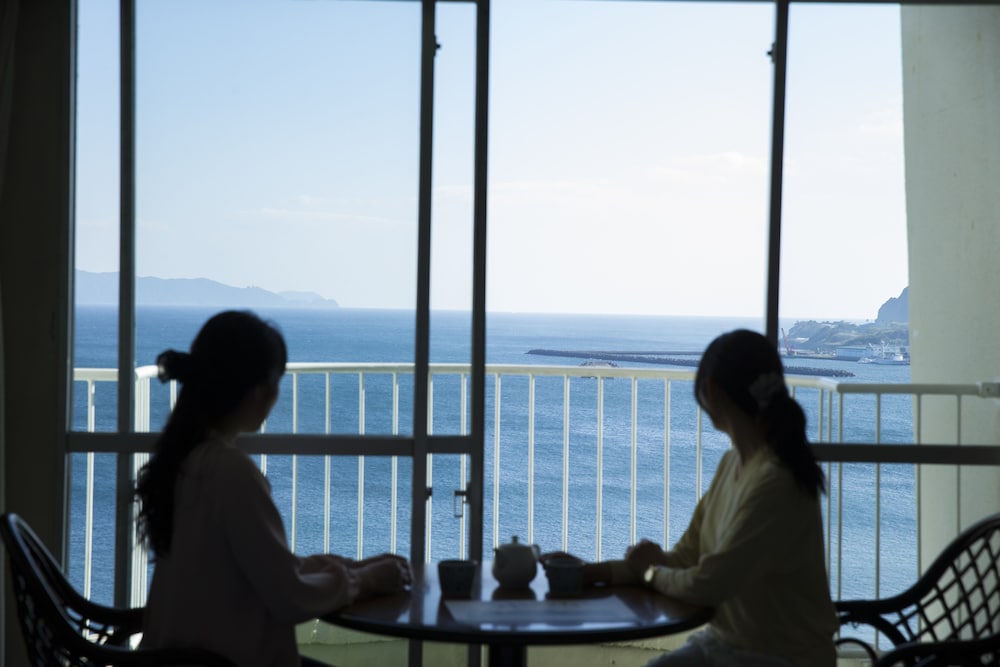 洋室 鹿児島湾のパノラマビュー 上層階 客室2 | 指宿ロイヤルホテル