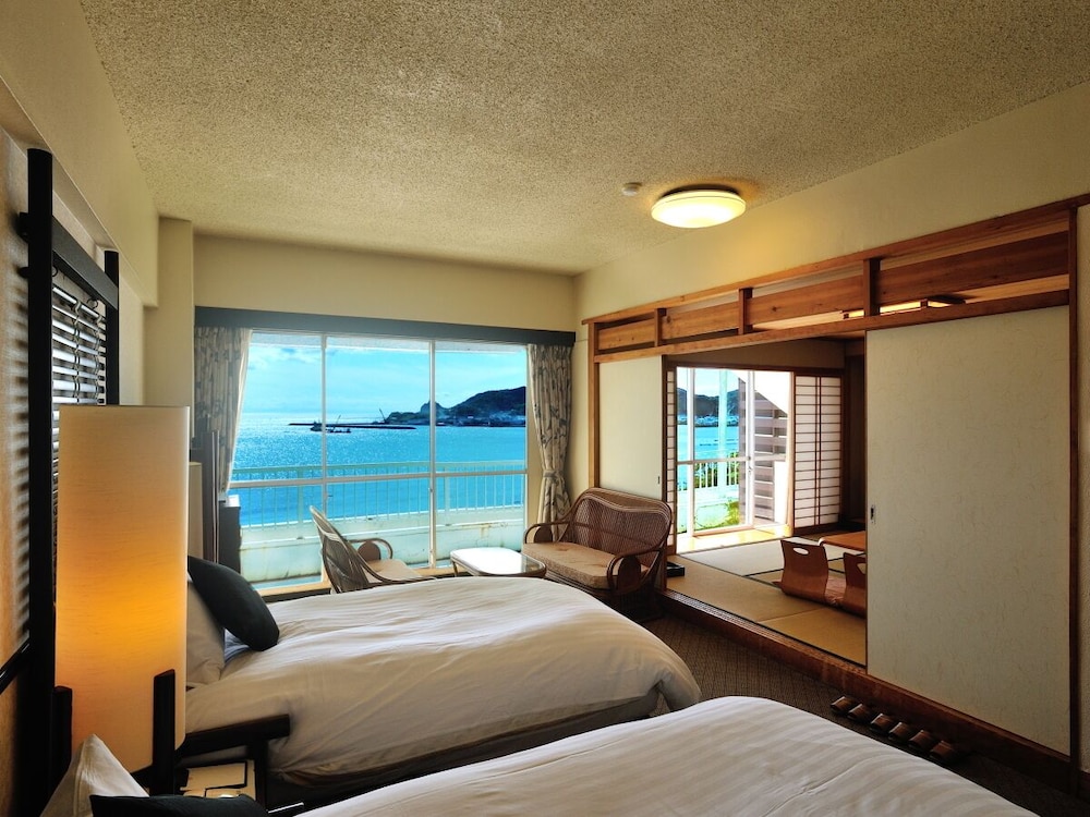 和洋室 デラックスルーム オーシャンビュー | 指宿ロイヤルホテル