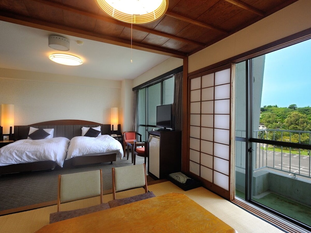 和洋室 ランドスケープビュー 上層階 客室1 | 指宿ロイヤルホテル