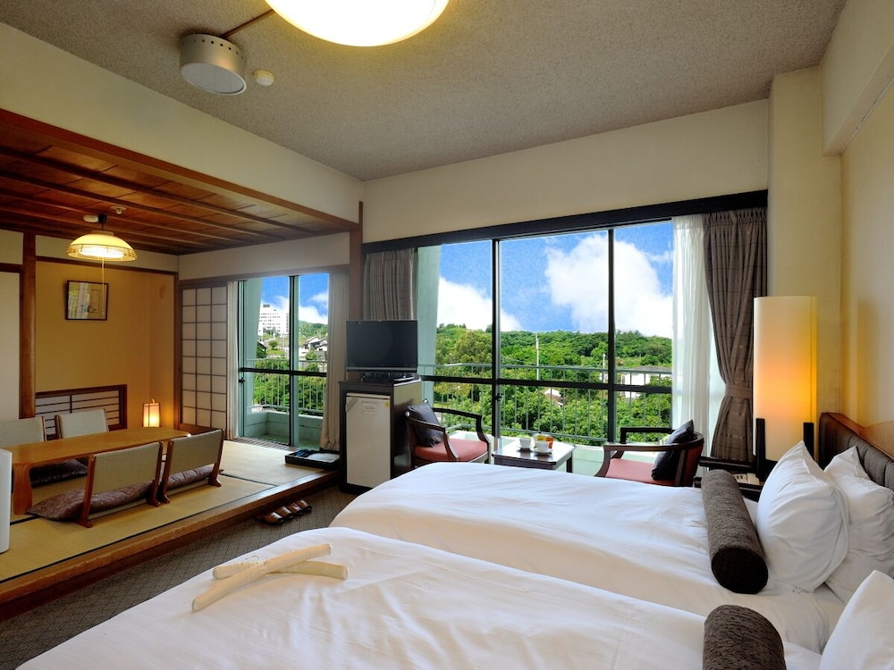 和洋室 ランドスケープビュー 上層階 | 指宿ロイヤルホテル