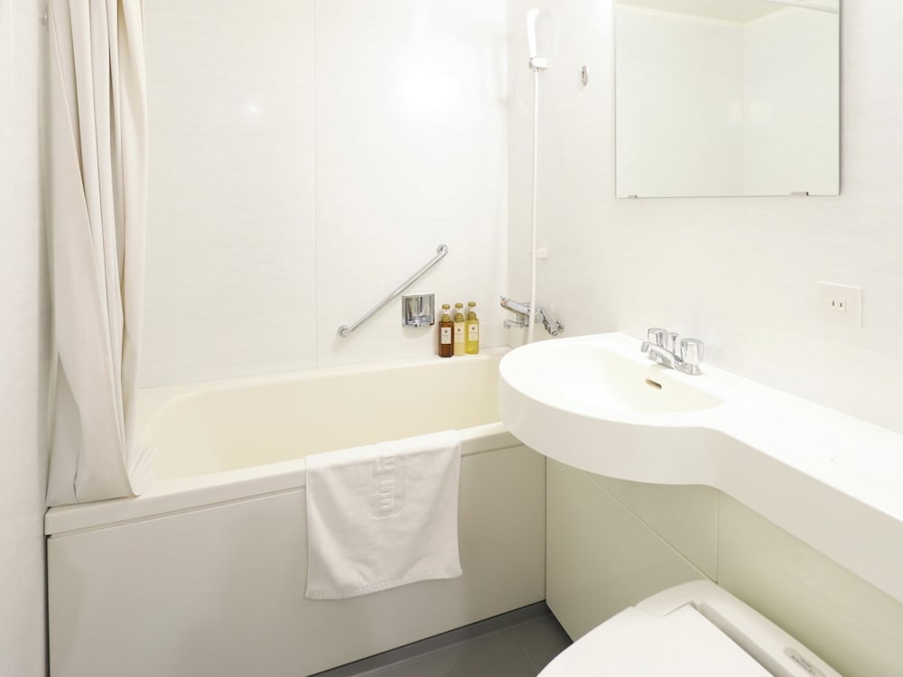 ジャパニーズウェスタンルーム 禁煙 (31平米) バスルーム0 | 天然温泉 神威の湯 ドーミーイン旭川