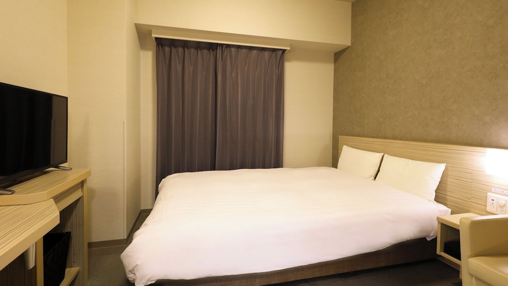 ダブルルーム ダブルベッド 1 台 禁煙 | 天然温泉 富嶽の湯 ドーミーイン三島