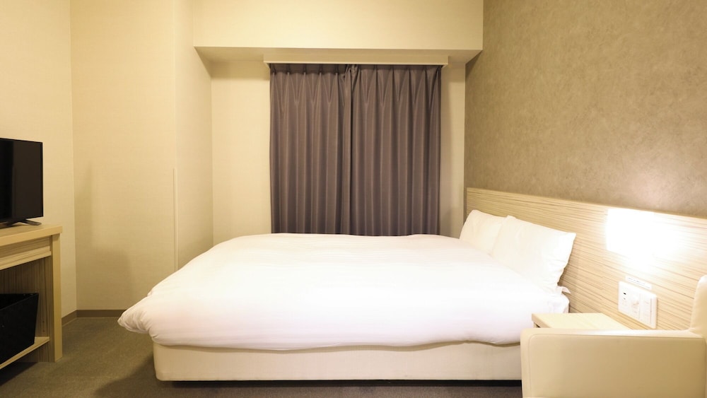 シングルルーム シングルベッド 1 台 喫煙可 客室2 | 天然温泉 富嶽の湯 ドーミーイン三島