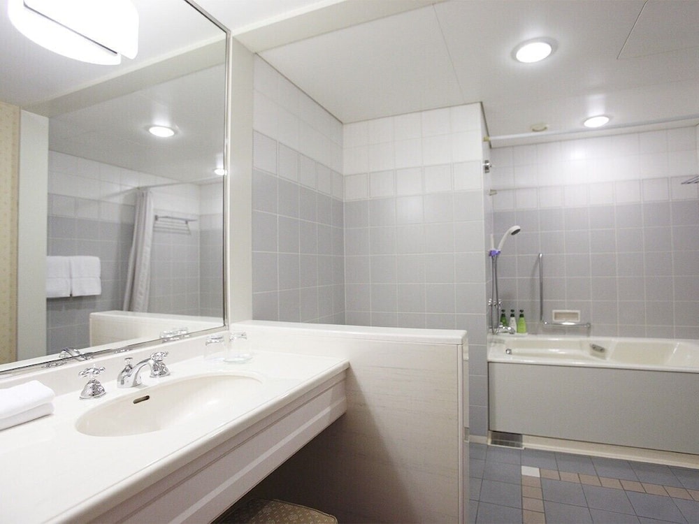 デラックスハーバービューツイン[初日入場券購入必須/翌日1DAYパスポート付] 禁煙 バスルーム1 | ホテルデンハーグ ハウステンボス