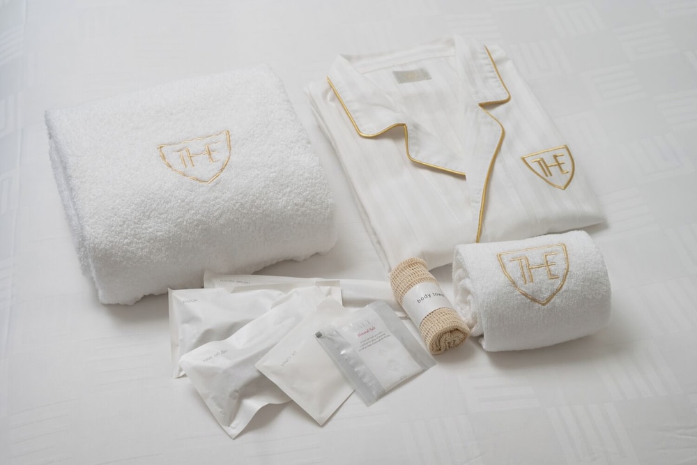 スーペリア ツインルーム (2名利用) 禁煙/低層階 客室の設備とサービス3 | ザ ロイヤルパークホテル 京都三条