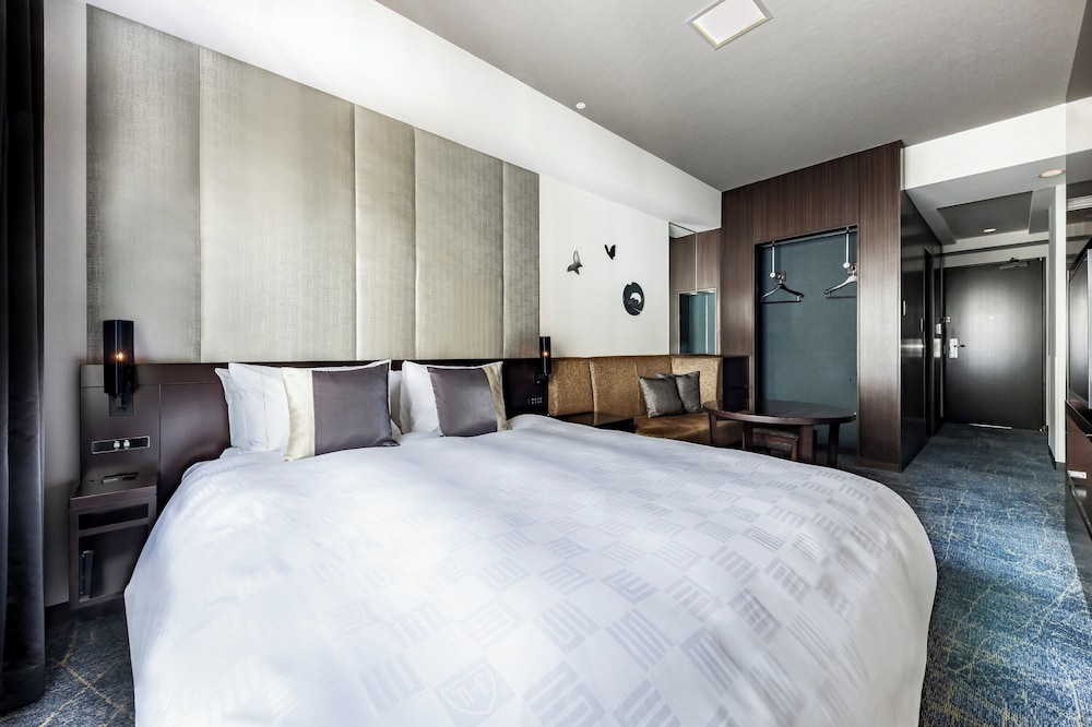 プレミアムフロア ダブルルーム(禁煙/眺望無し) 客室2 | ザ ロイヤルパークホテル 京都三条