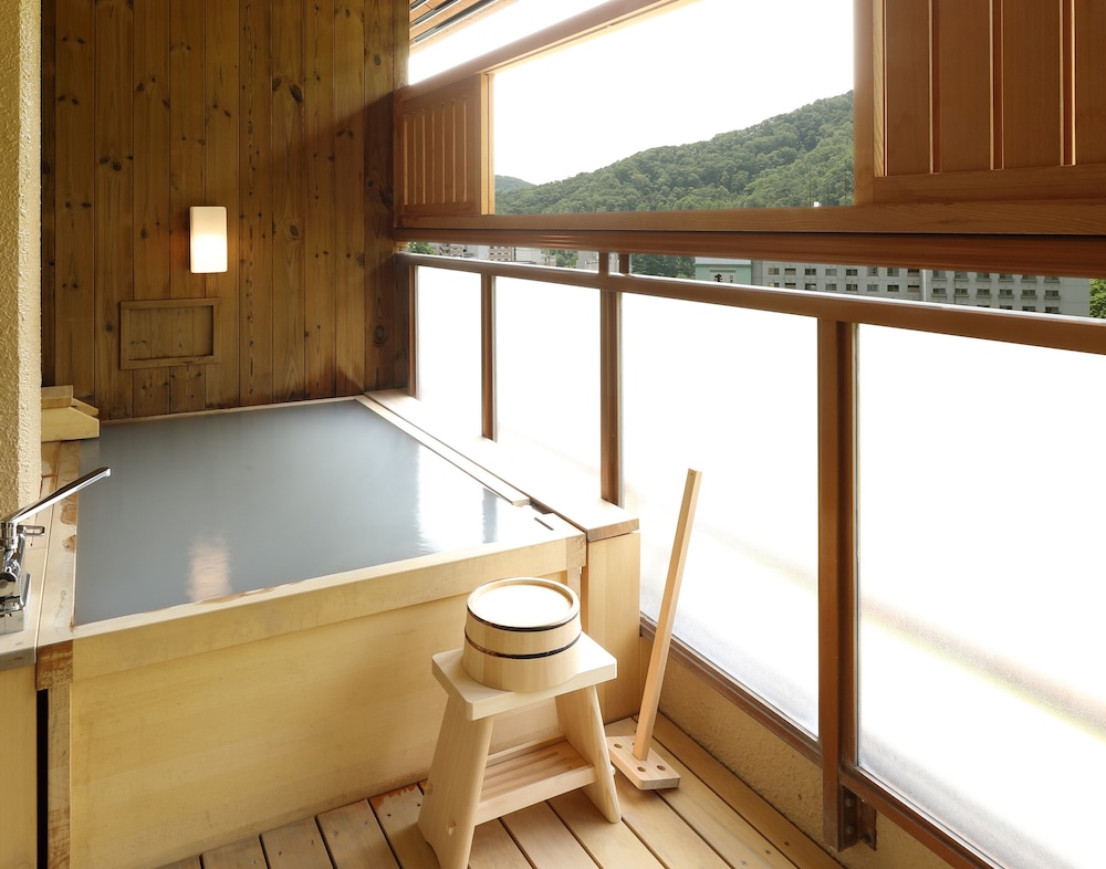 【禁煙】源泉露天風呂付 特別和室(1名利用不可) バスルーム0 | 旅亭 花ゆら