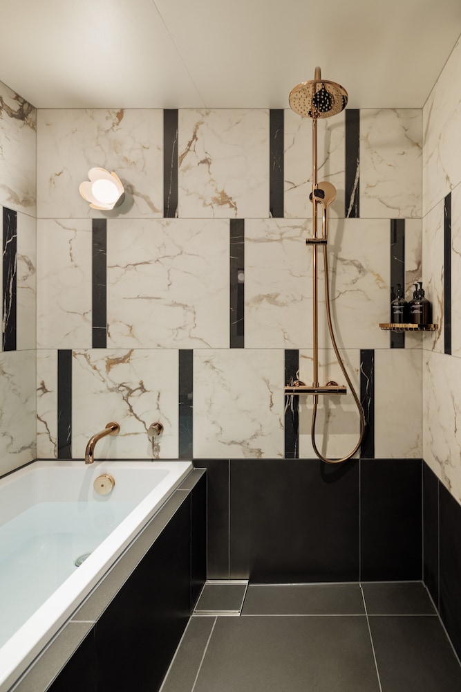 エグゼクティブ ルーム クイーンベッド 2 台 (Deluxe) バスルーム0 | ホテル創成札幌 - M ギャラリー コレクション