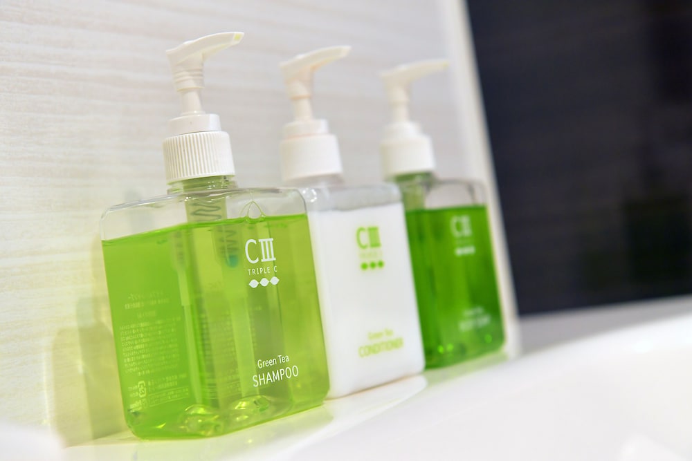 スタンダード ダブル ルーム 禁煙 (添い寝分お子様のお食事代は追加料金現地精算となります) バスルーム2 | ホテルトラスティ名古屋白川