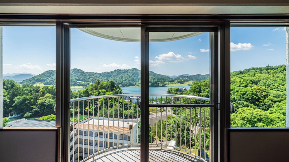 デラックス ファミリールーム 禁煙 客室1 | リゾーピア久美浜