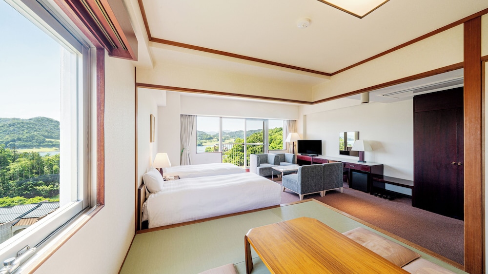 デラックス ファミリールーム 禁煙 客室2 | リゾーピア久美浜