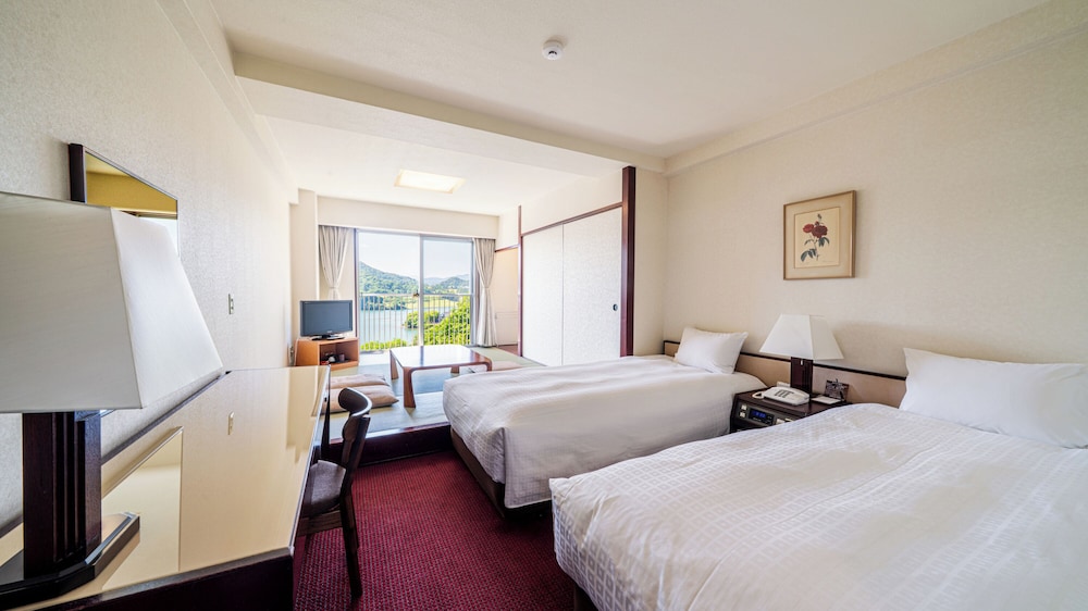 和洋室 喫煙可 客室4 | リゾーピア久美浜