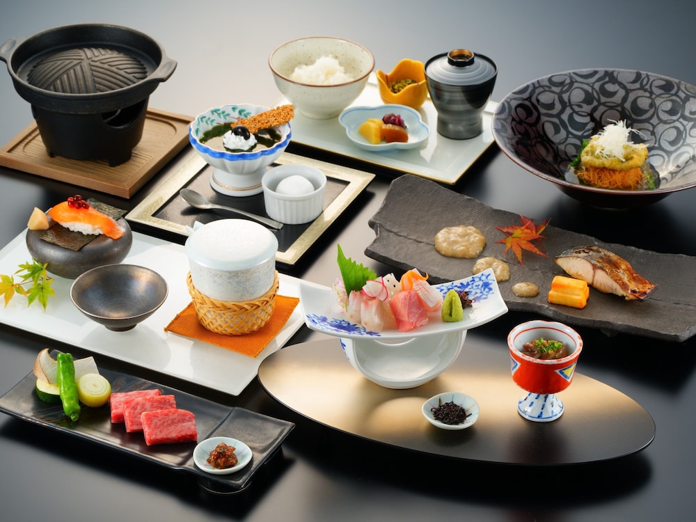 和洋室 山側禁煙 2食付-推奨料理 客室3 | リゾーピア別府