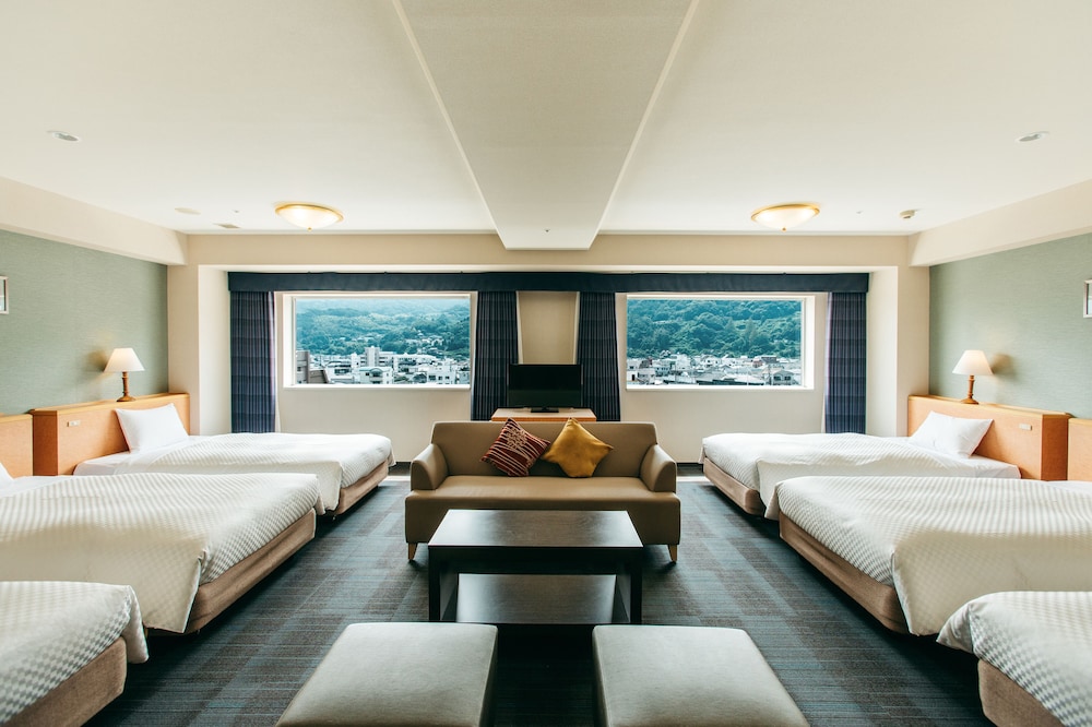 デラックスファミリー6ベッド 喫煙可 | 亀の井ホテル 別府