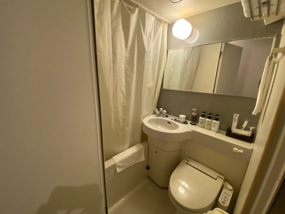 エコノミー ダブルルーム 喫煙可 バスルーム0 | ホテルリブマックス江坂