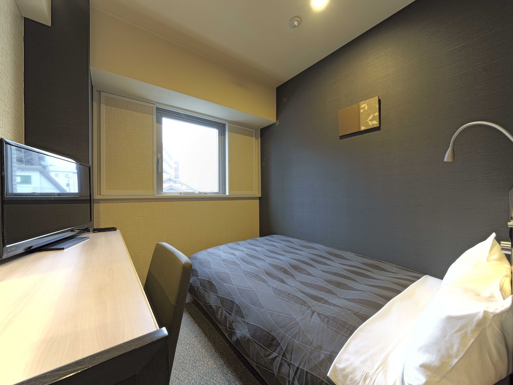 シングルルーム1名から2名利用（喫煙可） 客室2 | 名鉄イン知多半田駅前