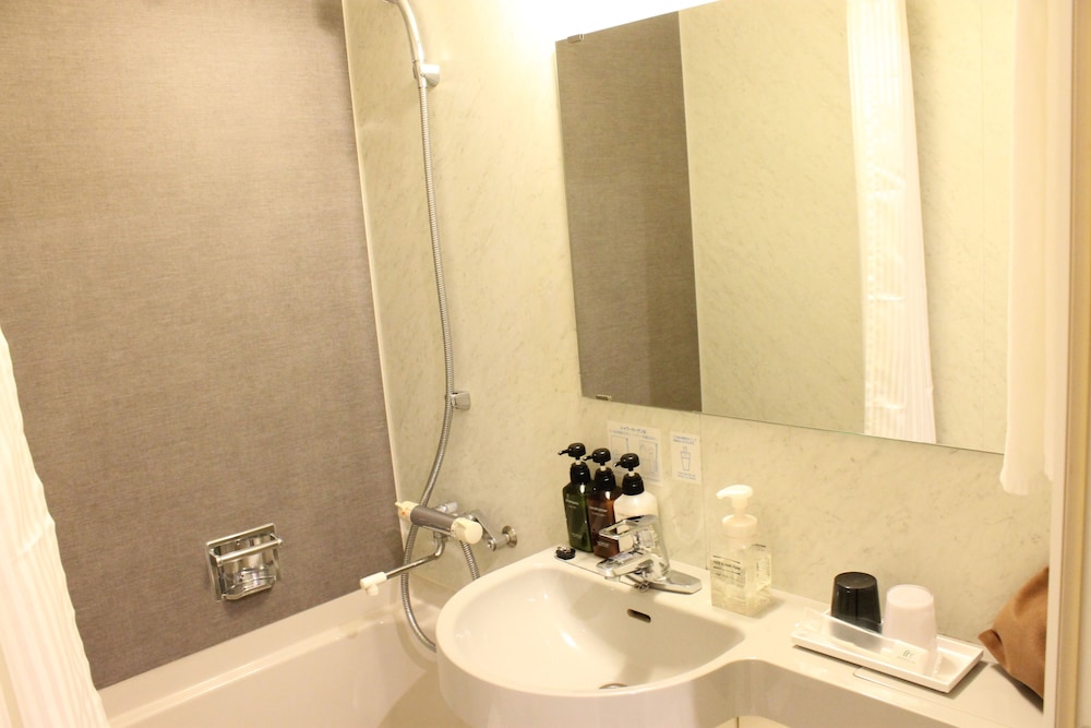 セミダブルルーム 禁煙 バスルーム0 | 西鉄イン新宿