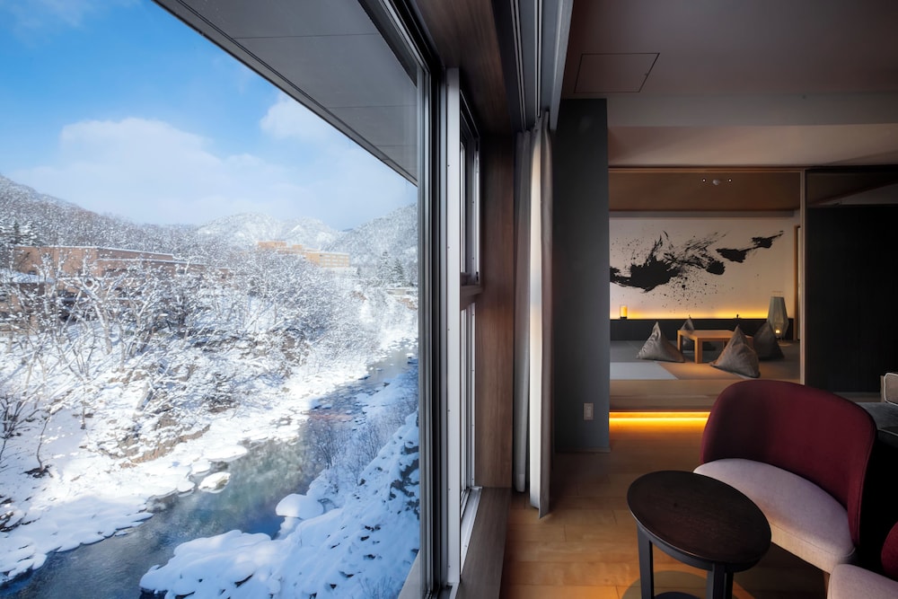 銀の月膳 ファミリールーム (和室) バルコニーからの眺望1 | 章月グランドホテル