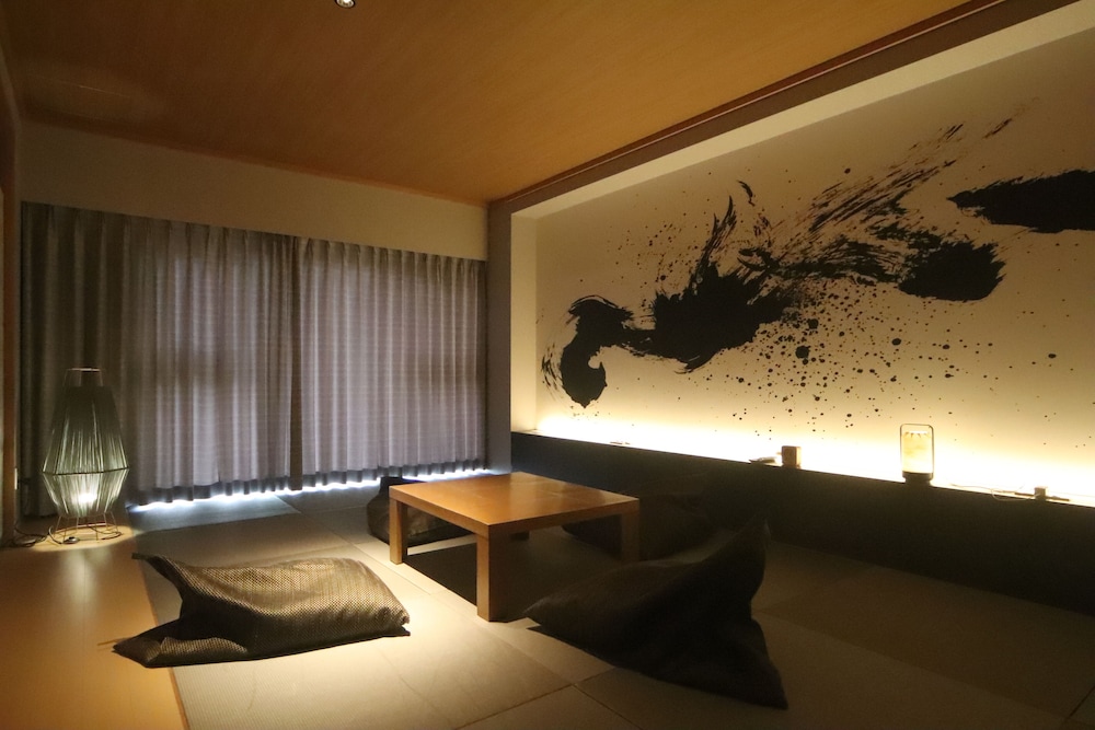 銀の月膳 ファミリールーム (和室) 客室1 | 章月グランドホテル