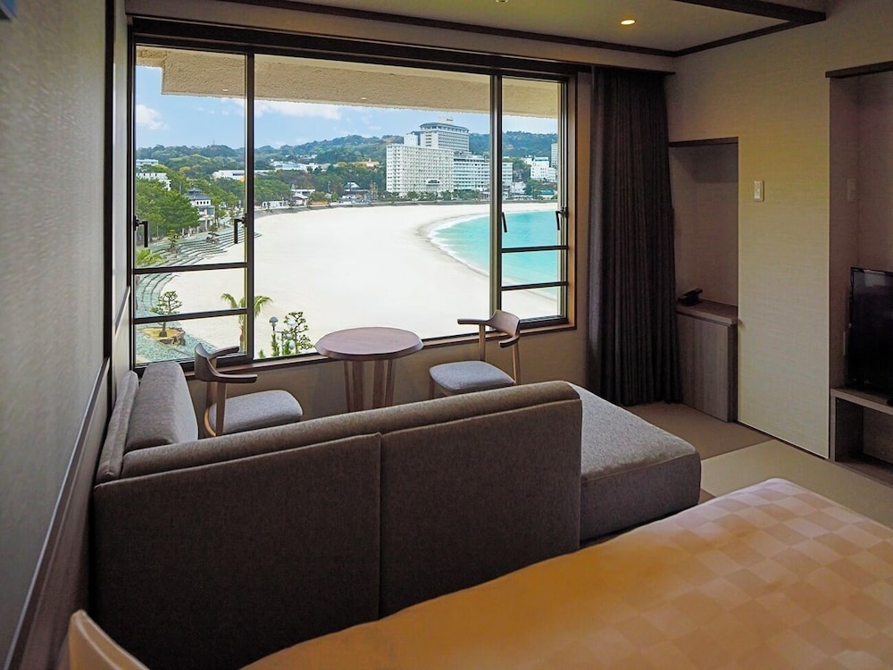 【オ―シャンビュー】モデレート和室+ツインベッド／禁煙 客室2 | 白良荘グランドホテル