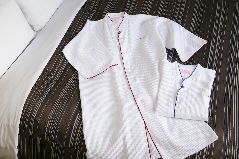 エコノミー ダブルルーム ダブルベッド 1 台 喫煙可 客室2 | アークホテル岡山