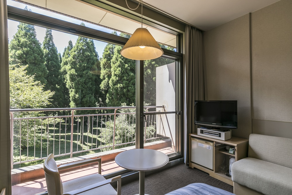 ツイン ルーム B (森林側)　禁煙 客室の設備とサービス0 | 阿蘇リゾートグランヴィリオホテル