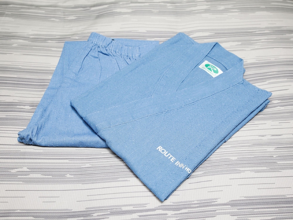 ダブルルーム ダブルベッド 1 台 禁煙 窓なし 客室の設備とサービス1 | ホテルルートイン河口湖