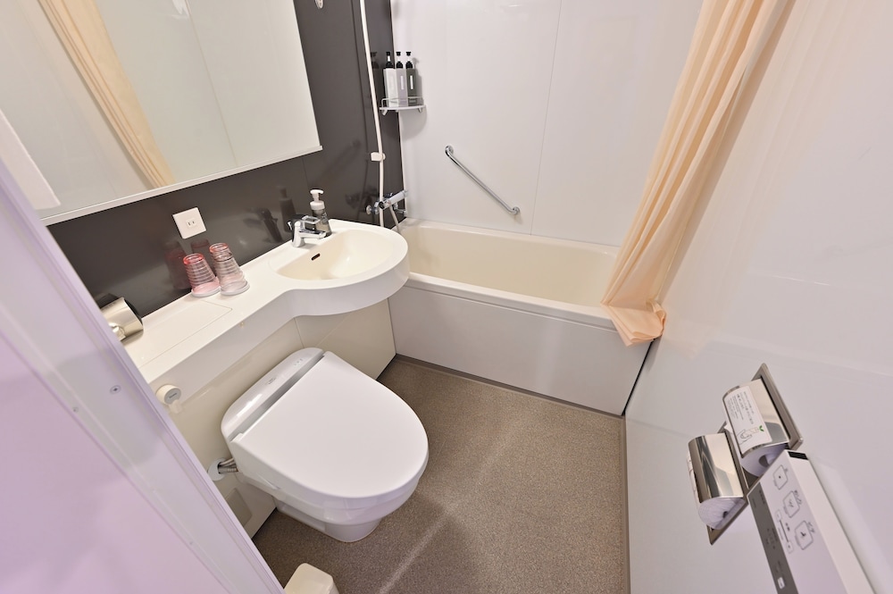 ダブルルーム 禁煙 (16sqm) バスルーム0 | ホテル京阪 札幌