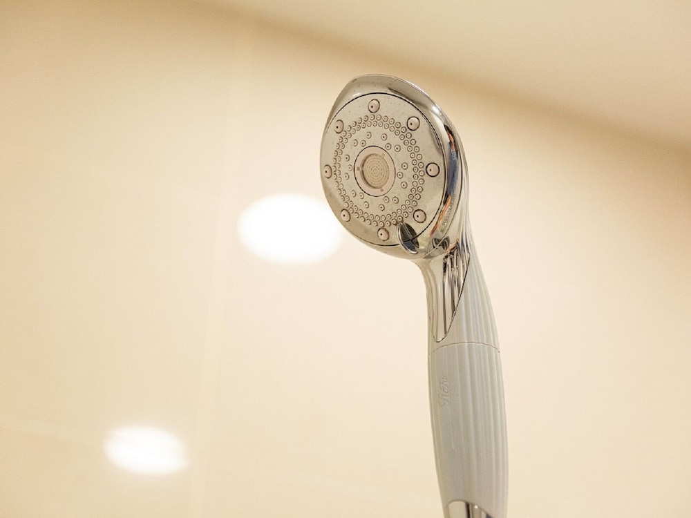 スーペリア ダブルルーム 禁煙 バスルームのシャワー0 | ホテル京阪 京橋 グランデ