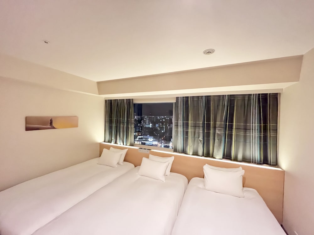 トリプルルーム 禁煙 26平米 | ホテル京阪 京橋 グランデ