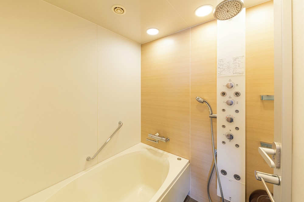 トリプルルーム 禁煙 26平米 バスルーム1 | ホテル京阪 京橋 グランデ