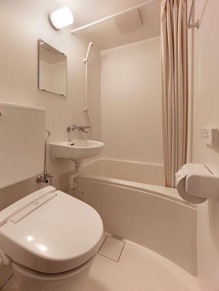 セミダブルルーム 禁煙 (11平米/ベッド幅120cm/エレベーターなし) バスルーム0 | ホテルニュー東北