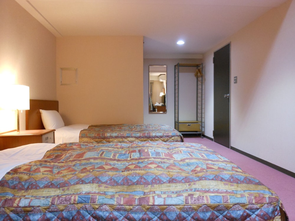 ツインルーム 禁煙 (18平米/ベッド幅120cm/エレベーターなし) 客室1 | ホテルニュー東北