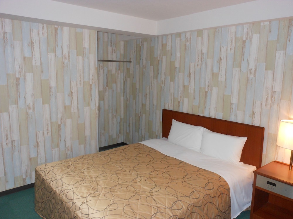 ダブルルーム 禁煙 (16平米/ベッド幅150cm/エレベーターなし) 客室2 | ホテルニュー東北