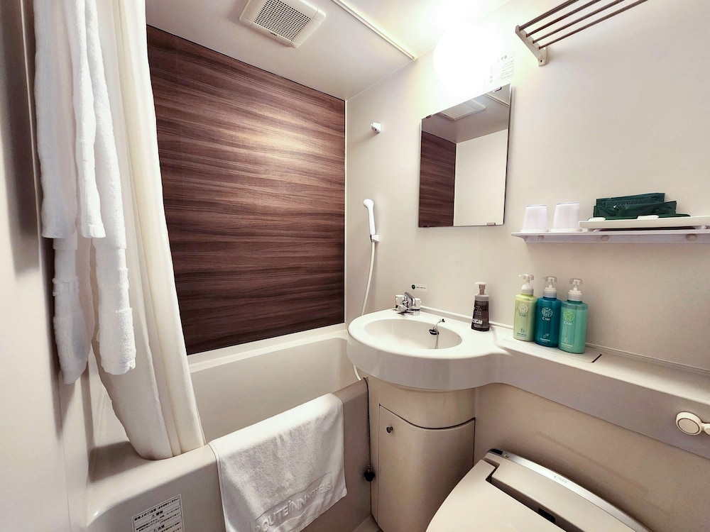 セミダブルルーム（喫煙） バスルームの設備0 | ホテルルートイン亀山インター